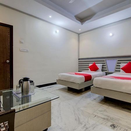 Oyo 1545 Hotel Shivani International Αχμπανταμπάντ Εξωτερικό φωτογραφία