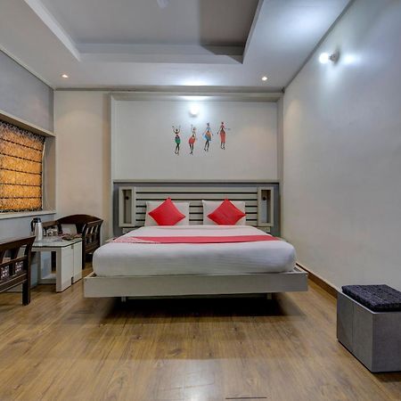 Oyo 1545 Hotel Shivani International Αχμπανταμπάντ Εξωτερικό φωτογραφία