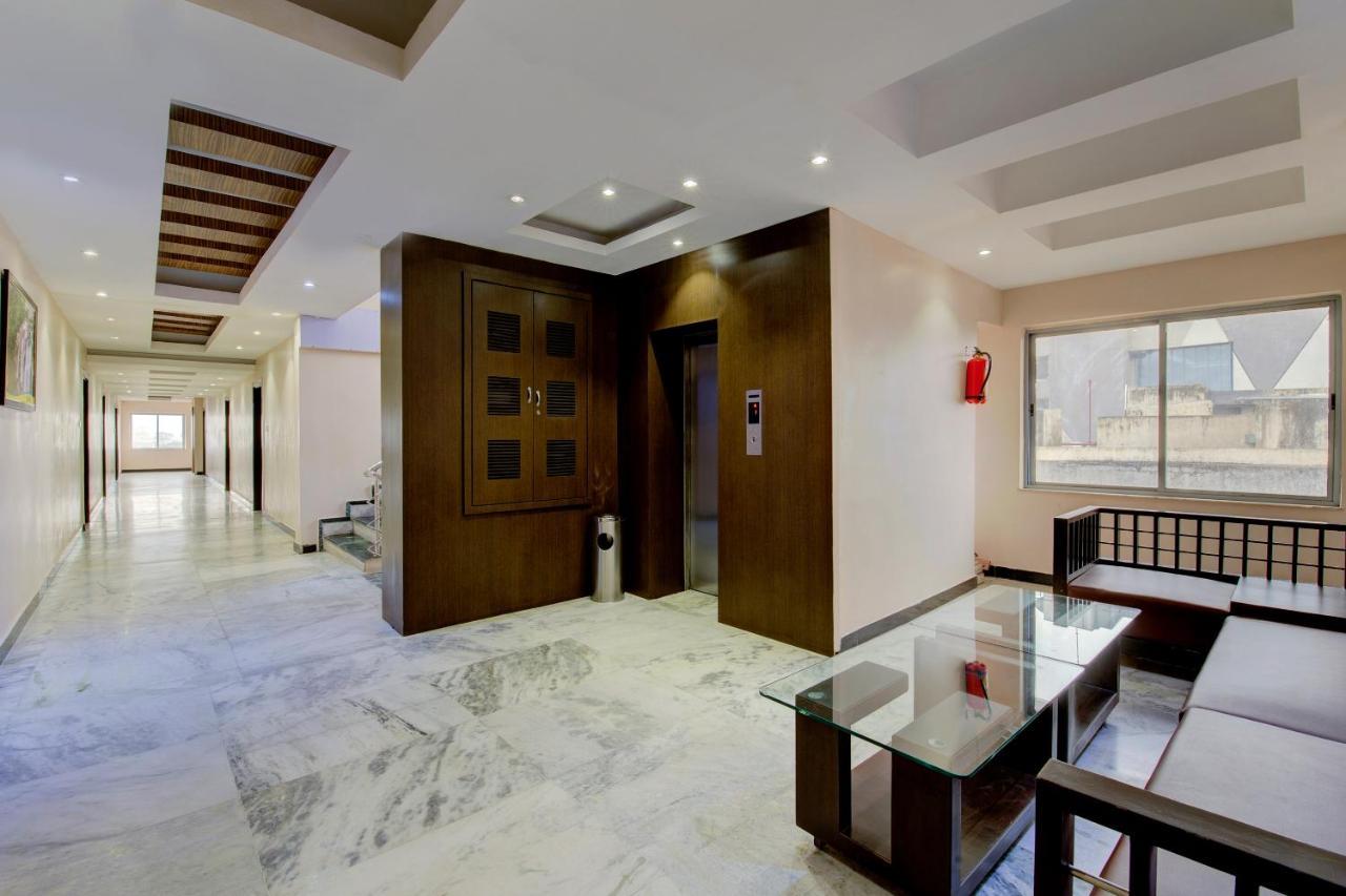 Oyo 1545 Hotel Shivani International Αχμπανταμπάντ Εξωτερικό φωτογραφία
