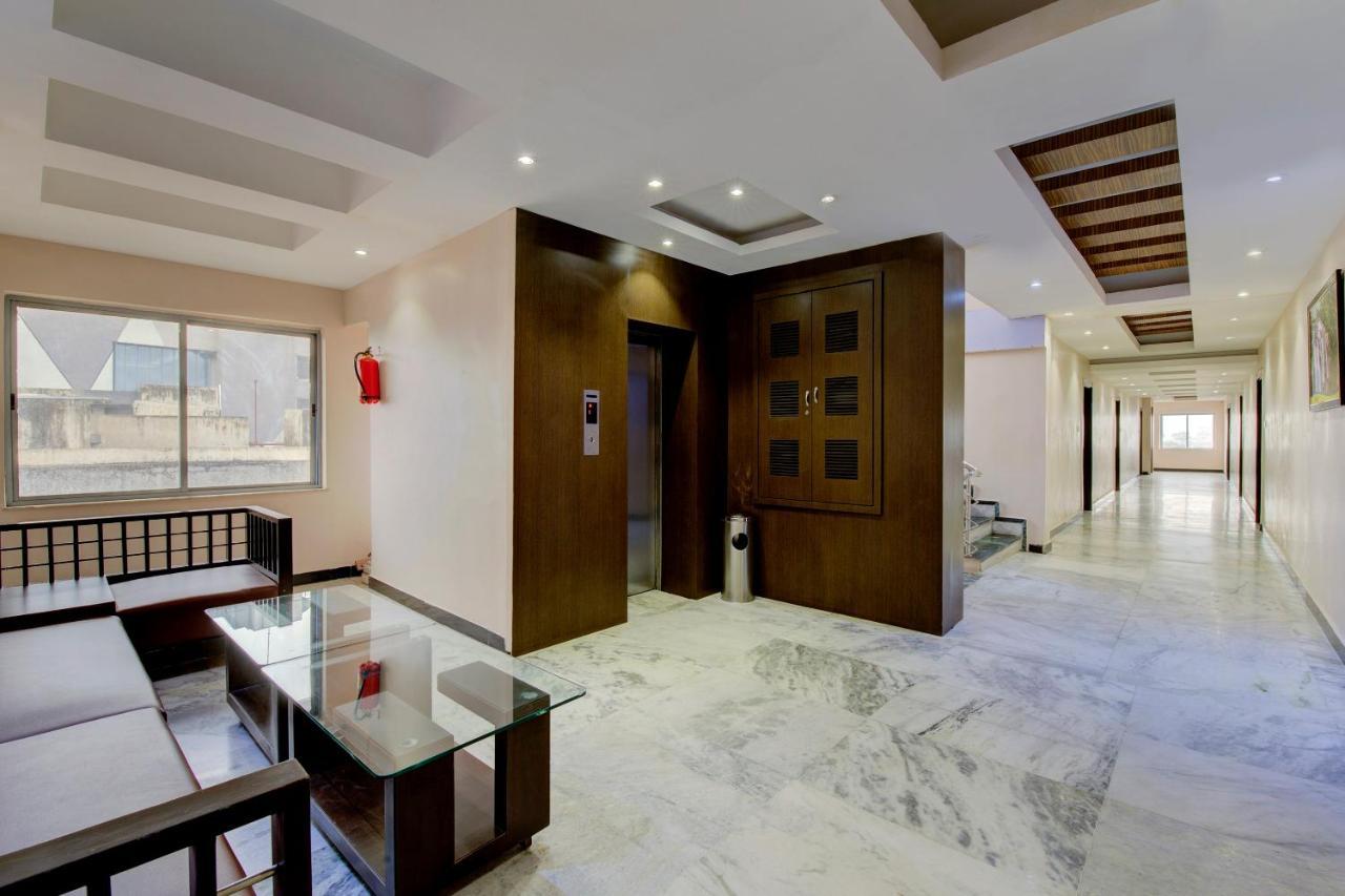 Oyo 1545 Hotel Shivani International Αχμπανταμπάντ Εξωτερικό φωτογραφία