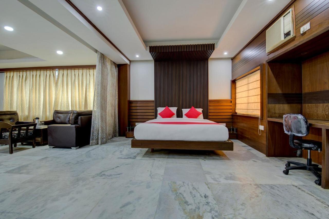 Oyo 1545 Hotel Shivani International Αχμπανταμπάντ Εξωτερικό φωτογραφία