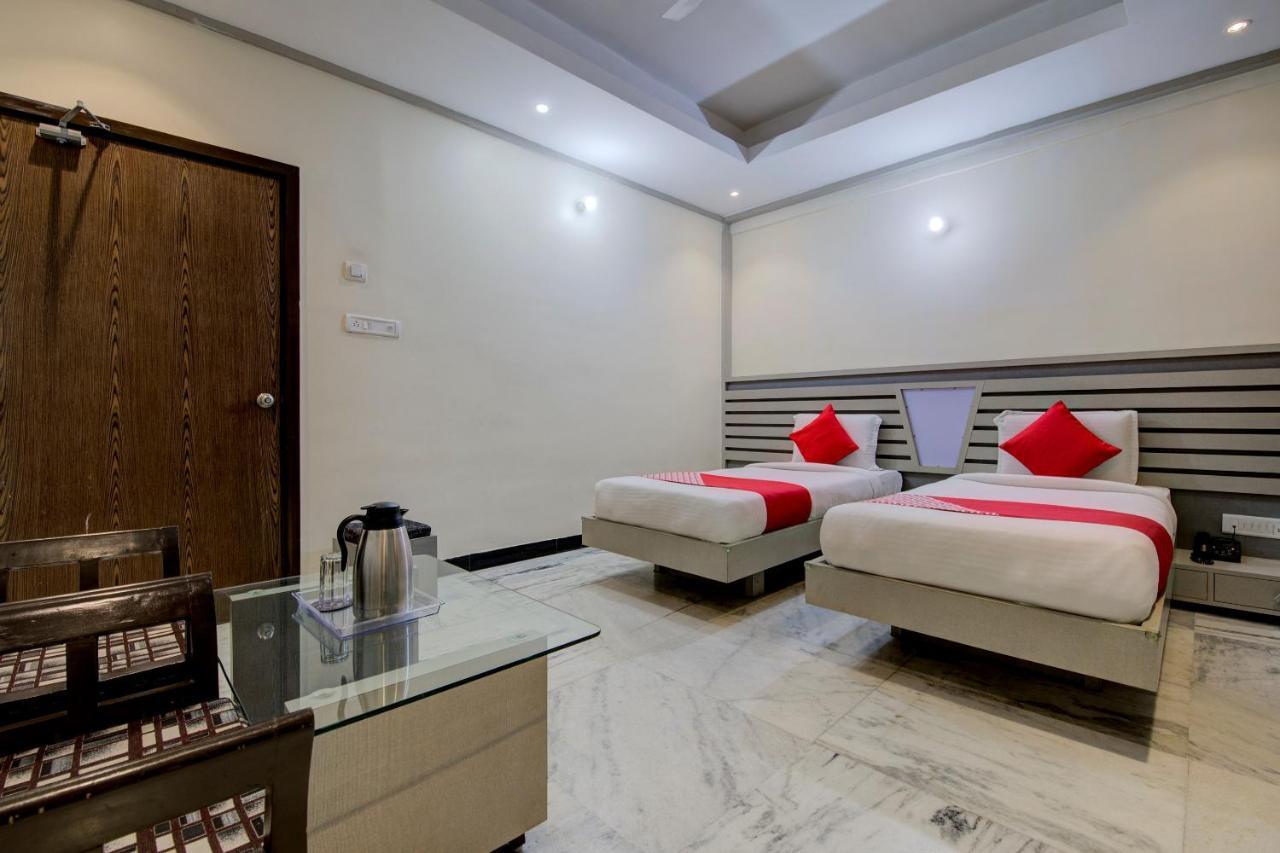Oyo 1545 Hotel Shivani International Αχμπανταμπάντ Εξωτερικό φωτογραφία