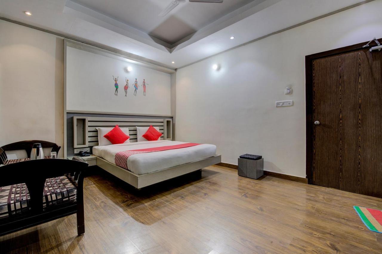 Oyo 1545 Hotel Shivani International Αχμπανταμπάντ Εξωτερικό φωτογραφία