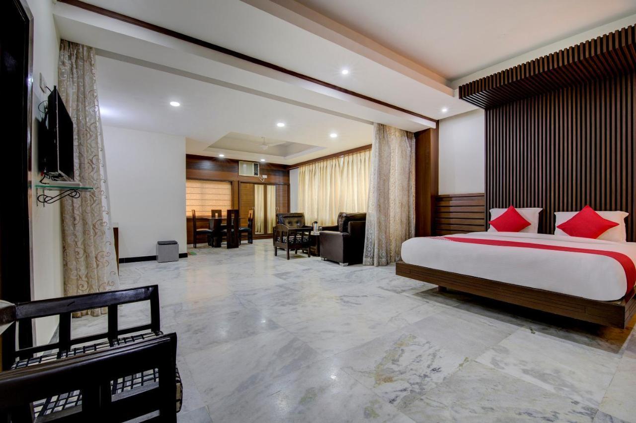 Oyo 1545 Hotel Shivani International Αχμπανταμπάντ Εξωτερικό φωτογραφία