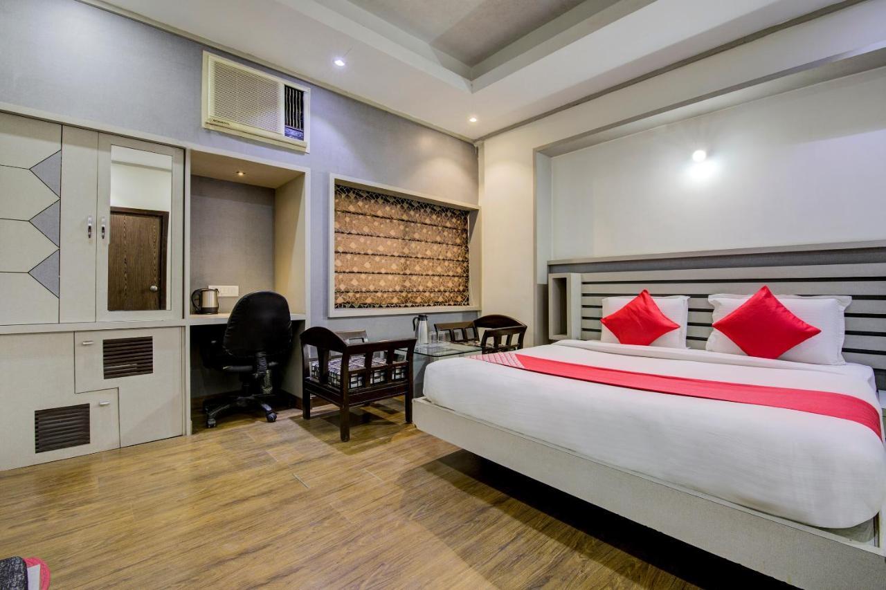 Oyo 1545 Hotel Shivani International Αχμπανταμπάντ Εξωτερικό φωτογραφία