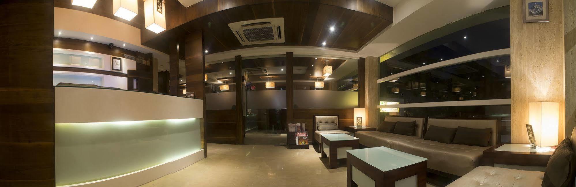 Oyo 1545 Hotel Shivani International Αχμπανταμπάντ Εξωτερικό φωτογραφία