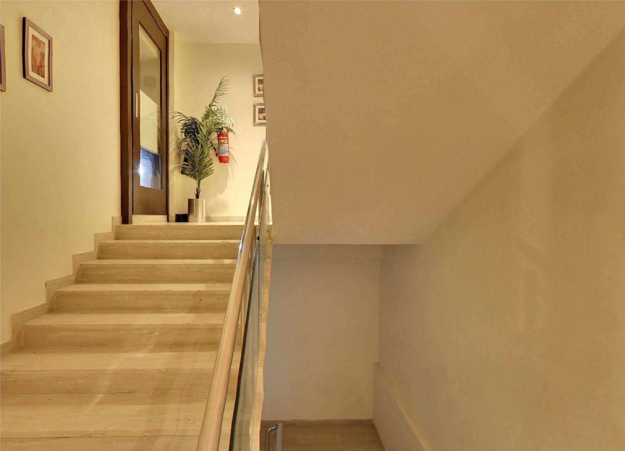Oyo 1545 Hotel Shivani International Αχμπανταμπάντ Εξωτερικό φωτογραφία